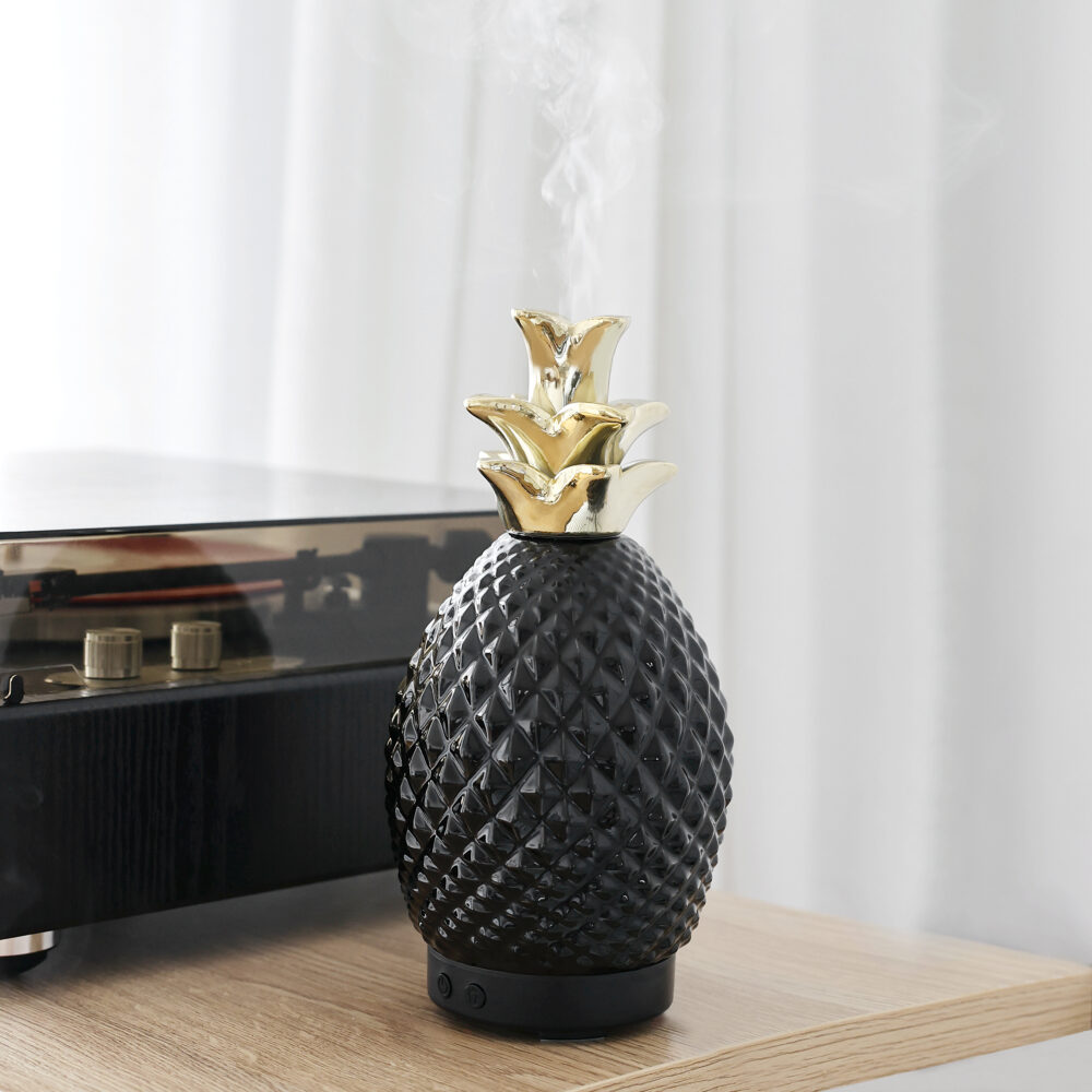 Pineapple Black Gold Ultrasonic Diffuser Working